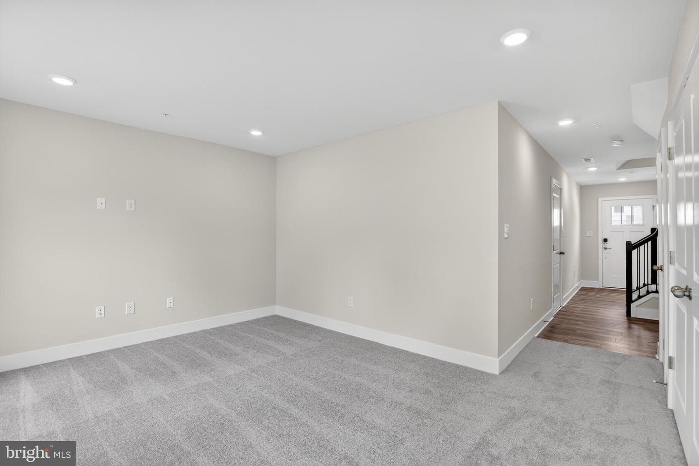 339 Hackley Drive photo 17