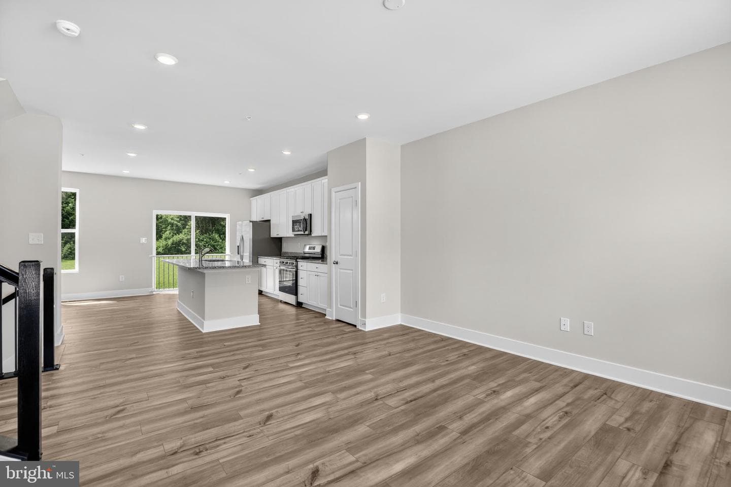 339 Hackley Drive photo 8