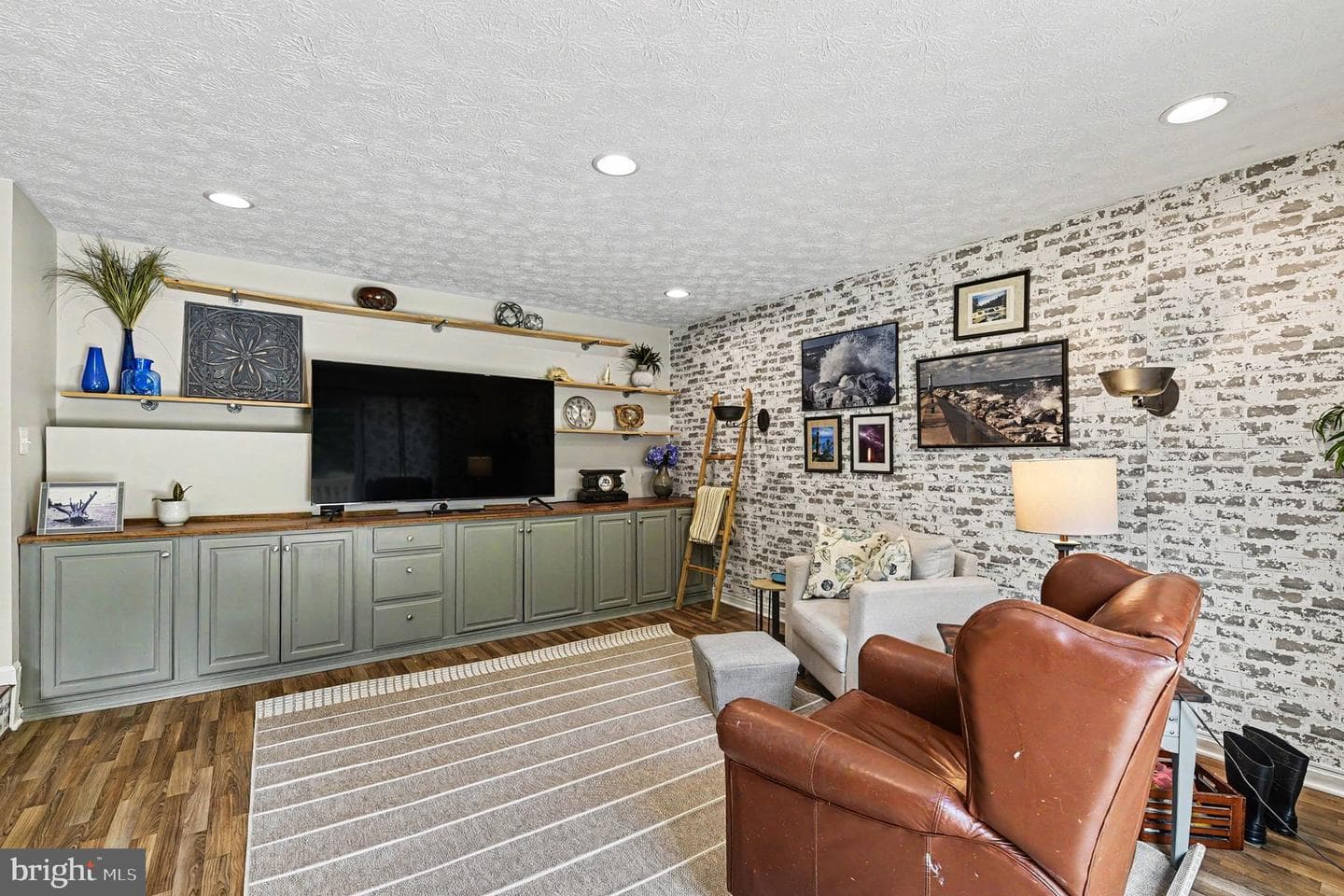 609 Helmsdale Court photo 18