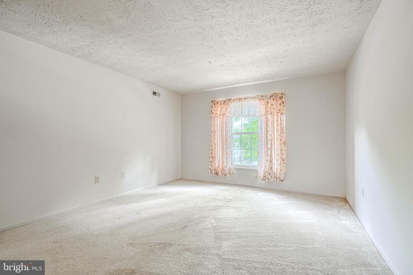 902 Jessicas Lane #902-E photo 25