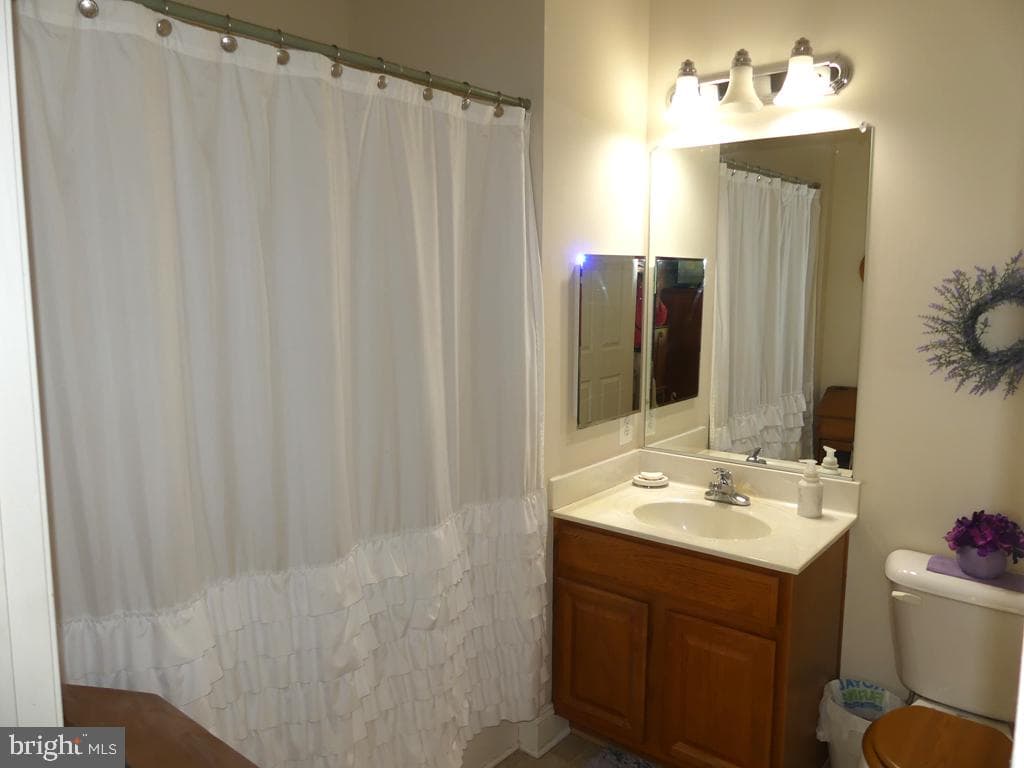 305 Tiree Ct # 201 photo 14