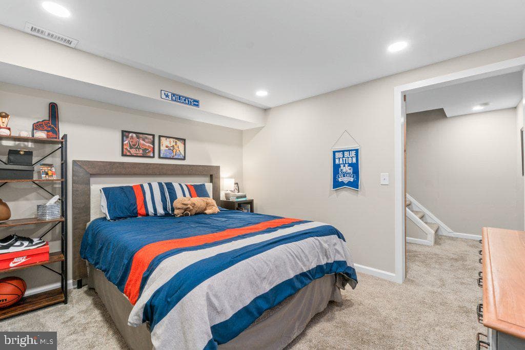 703 Macphail Court N photo 40