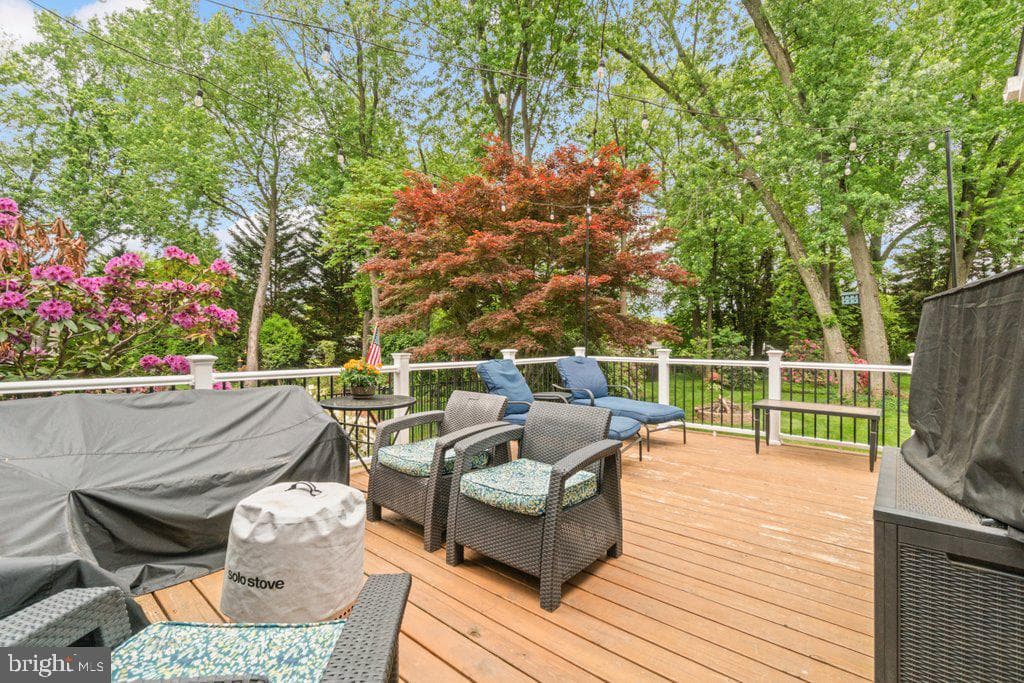 703 Macphail Court N photo 49