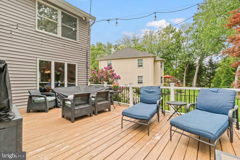 703 Macphail Court N photo 50