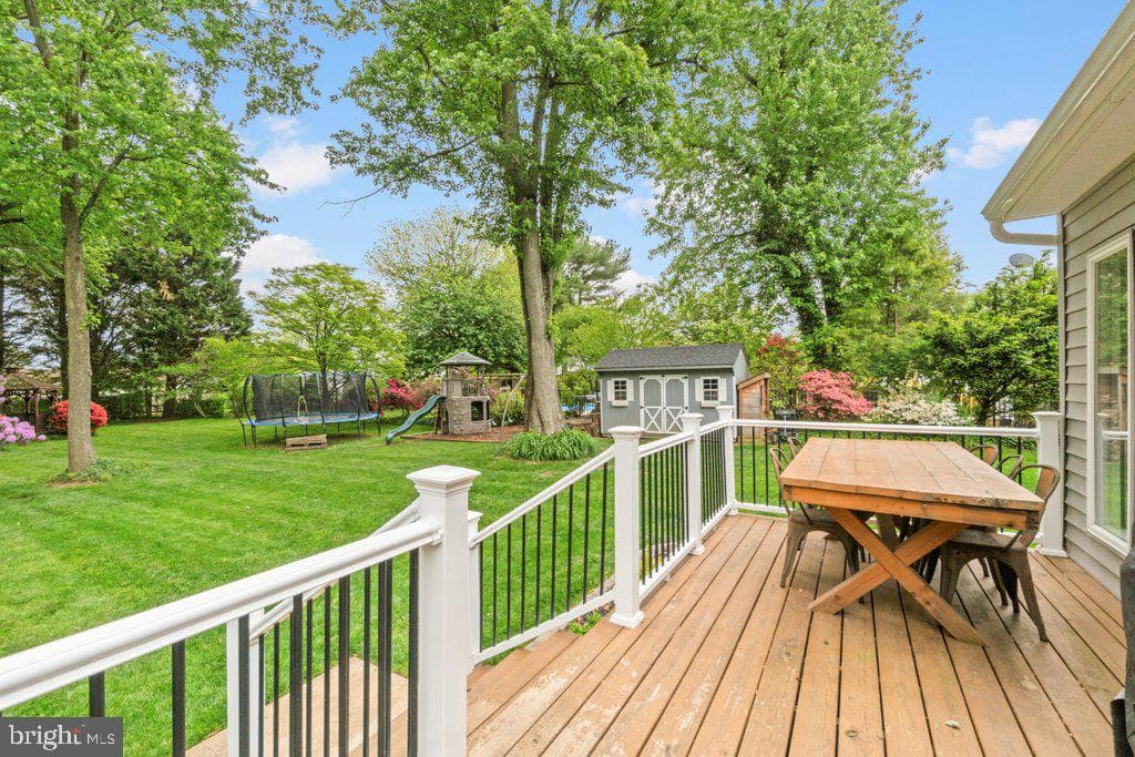 703 Macphail Court N photo 51