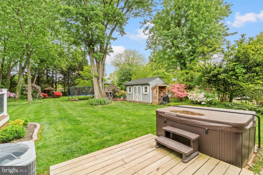 703 Macphail Court N photo 53