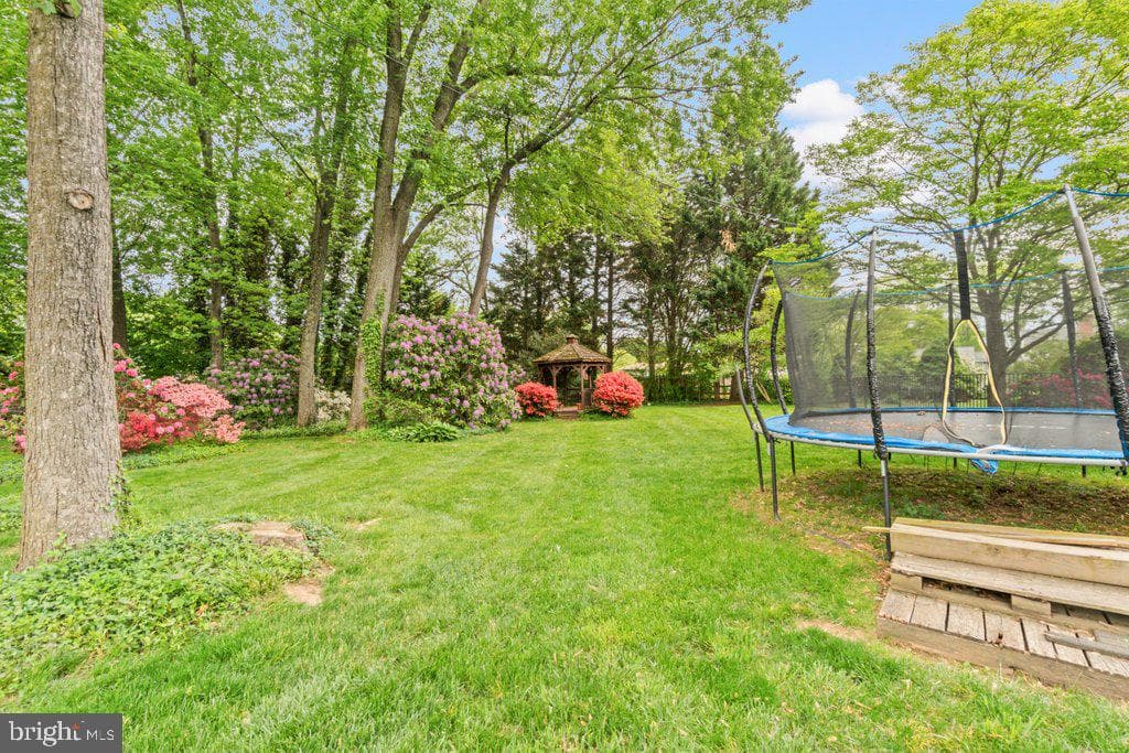 703 Macphail Court N photo 56