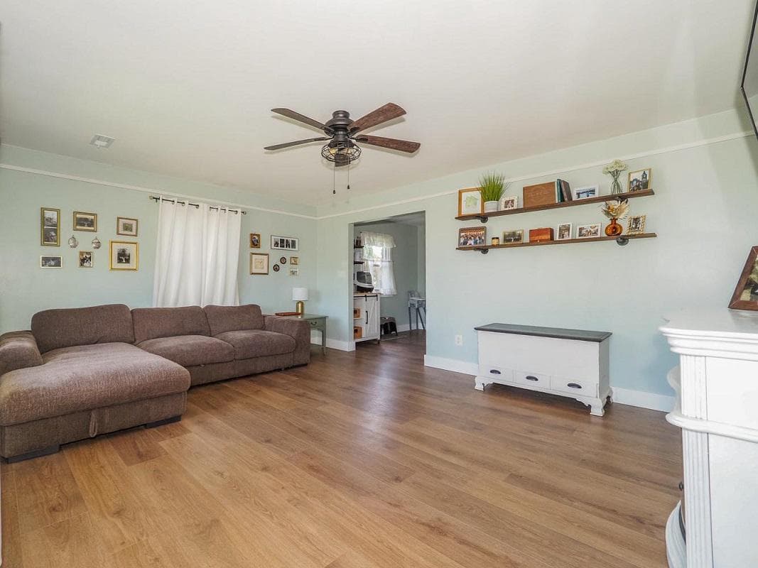 50 Mitchell Avenue photo 5
