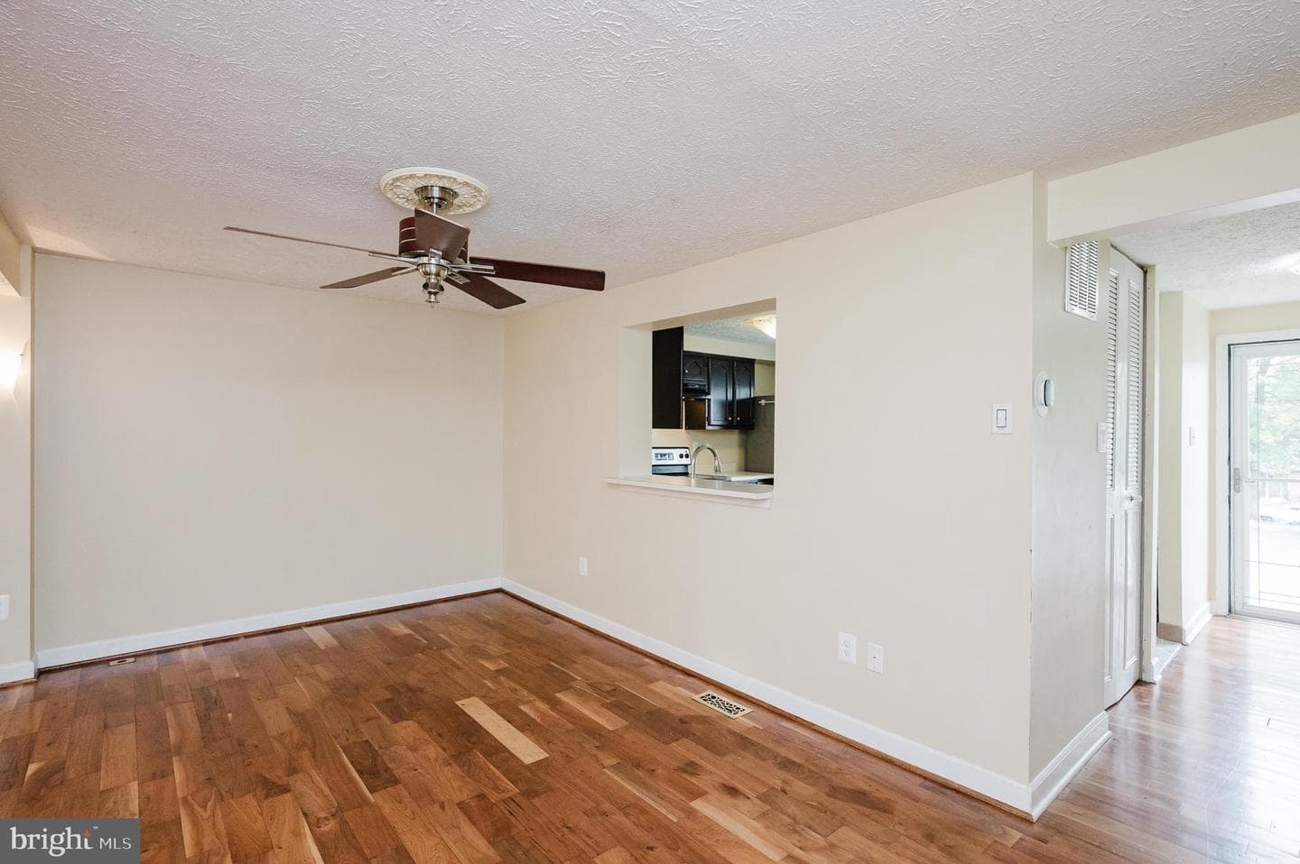 1829 Queen Anne Square photo 14
