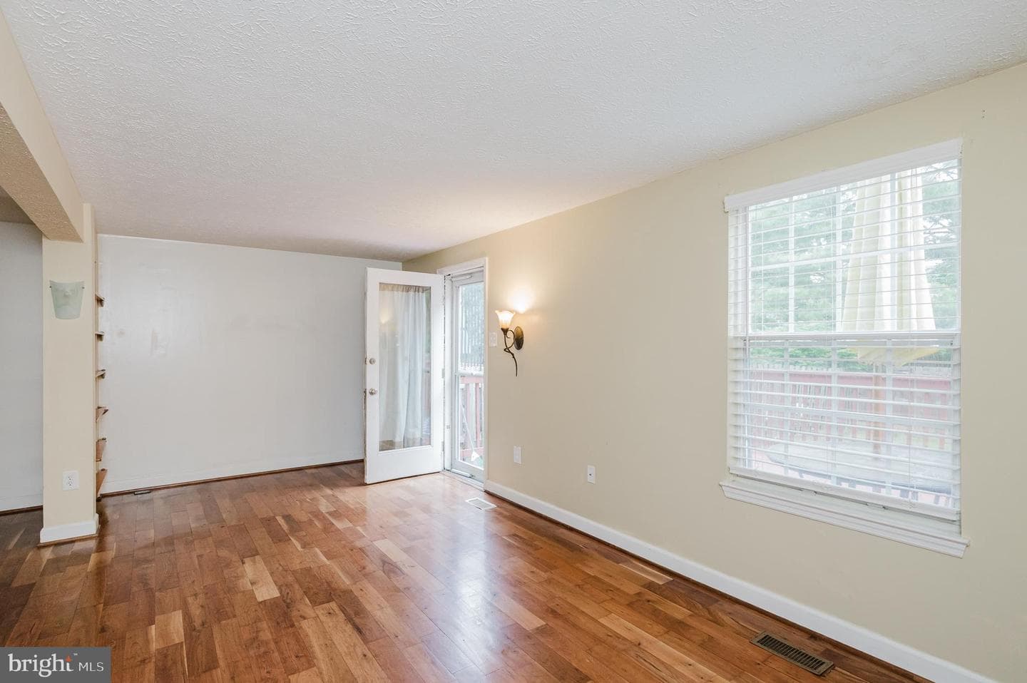 1829 Queen Anne Square photo 20