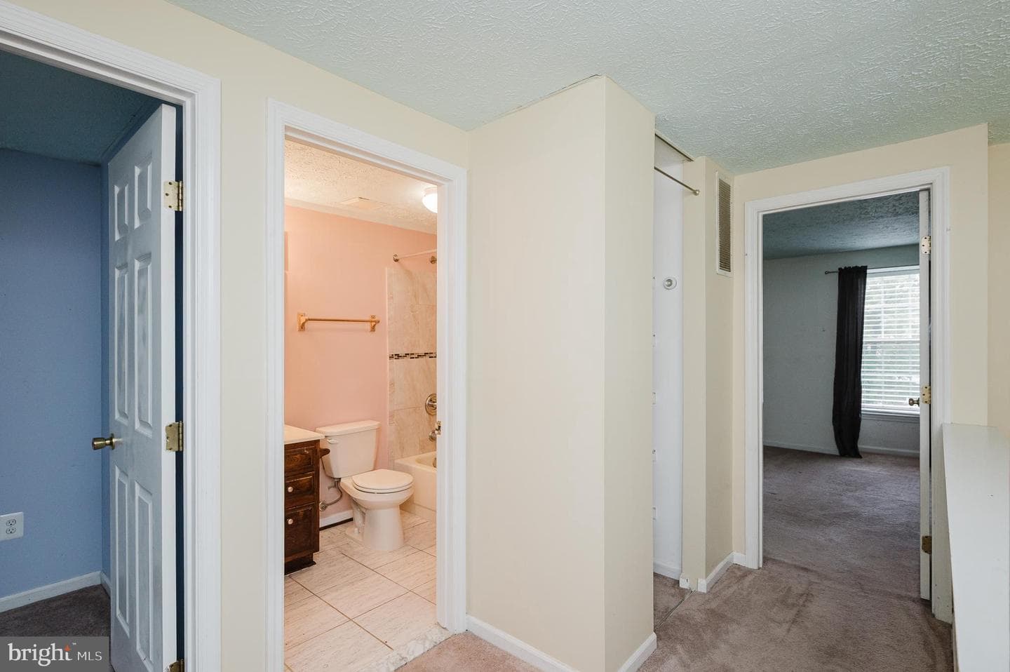 1829 Queen Anne Square photo 23