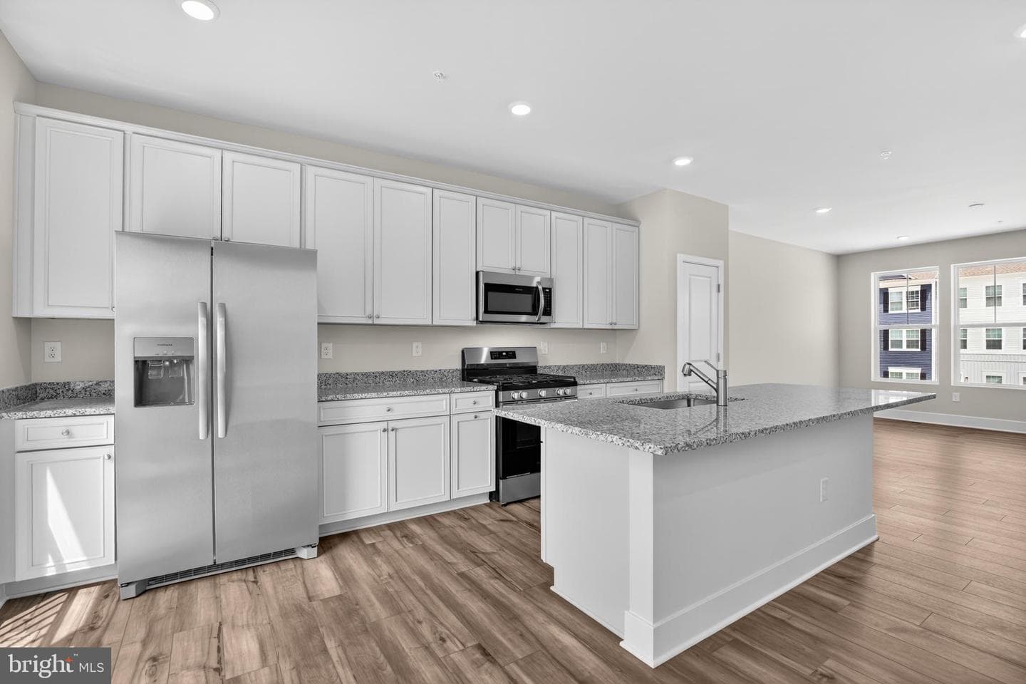 337 Hackley Drive photo 3