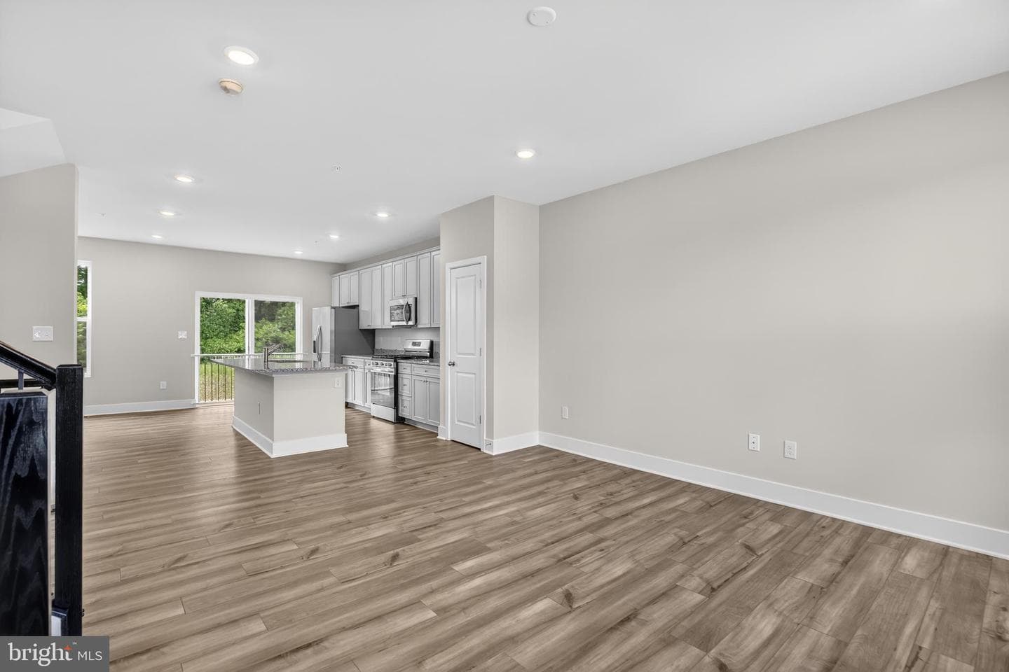 337 Hackley Drive photo 9