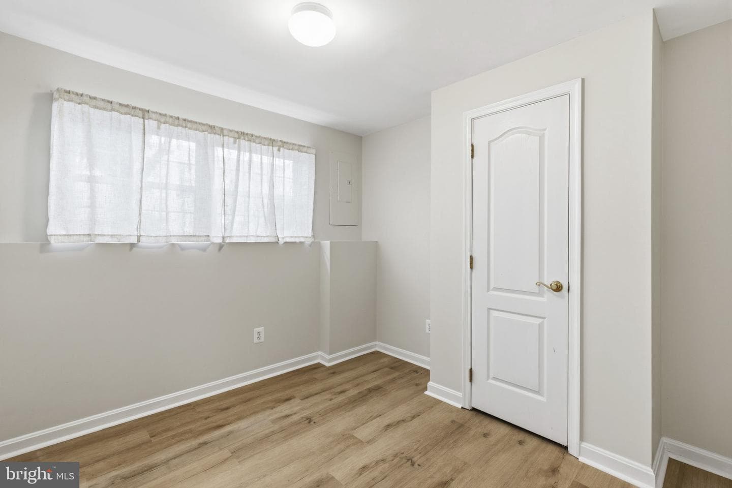 587 Kirkcaldy Way photo 34