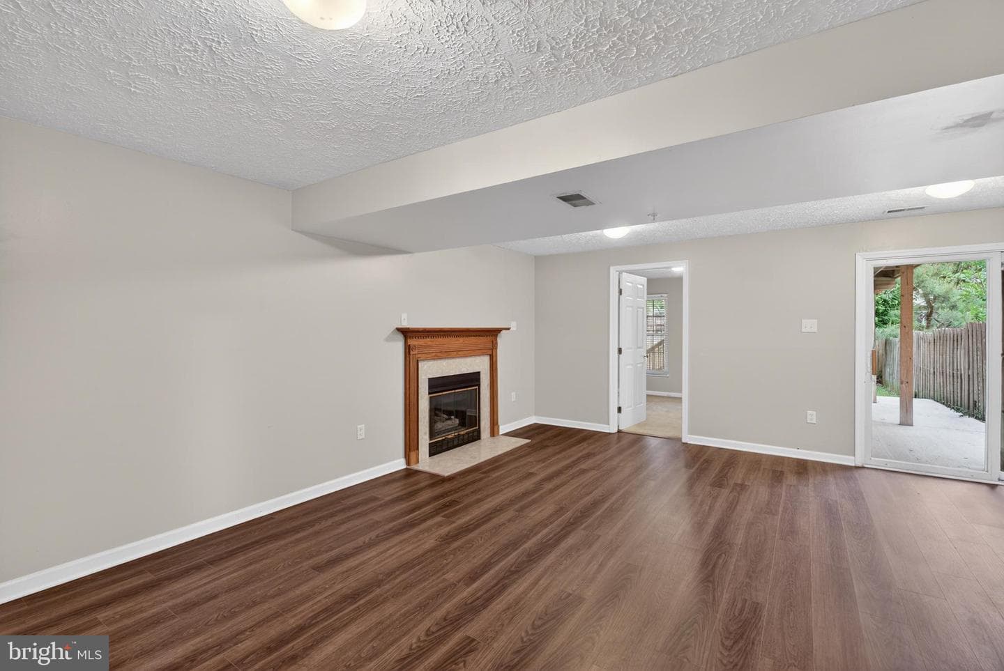 232 Point To Point Square photo 30