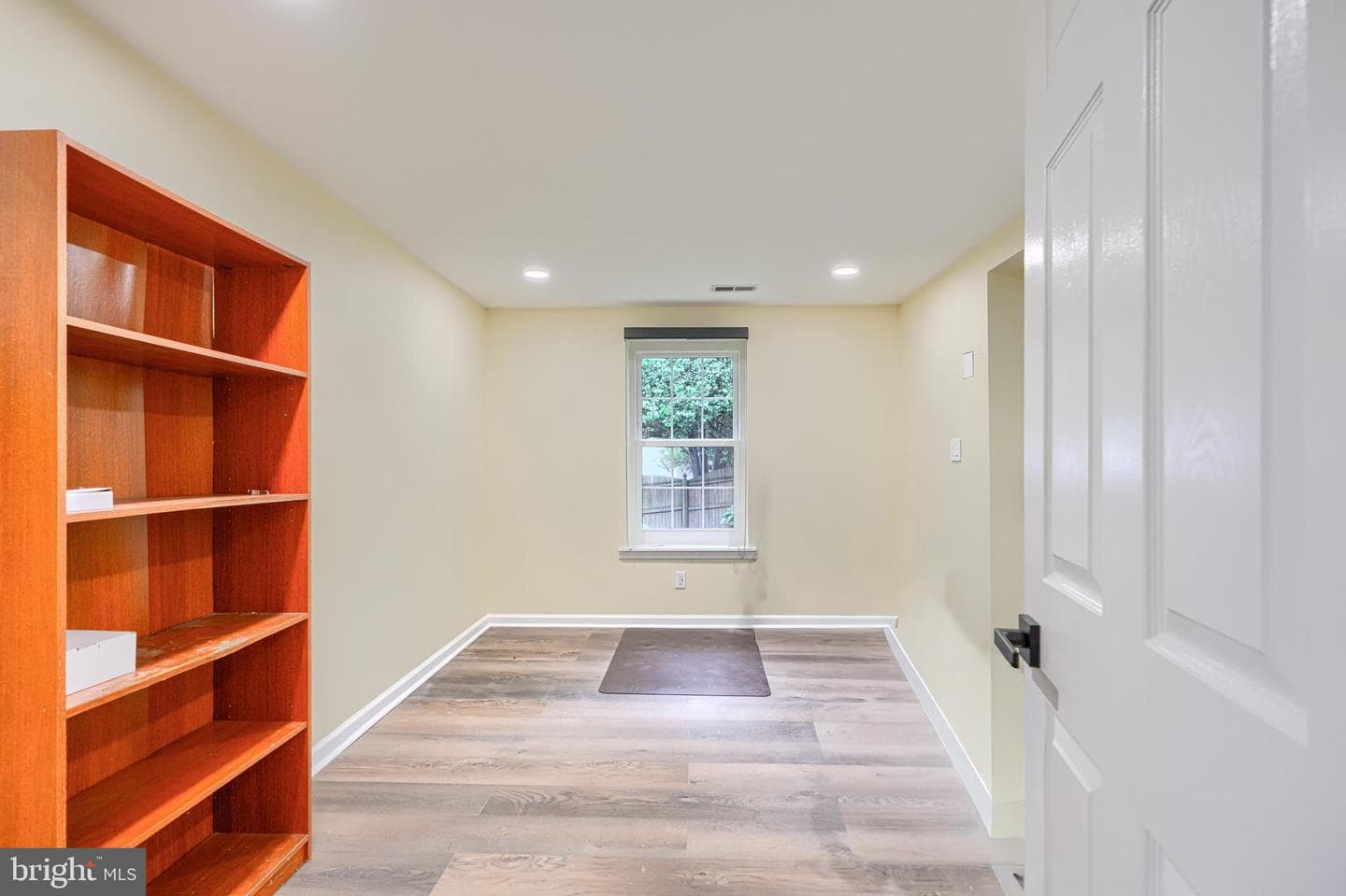 704 Greenglade Court photo 24