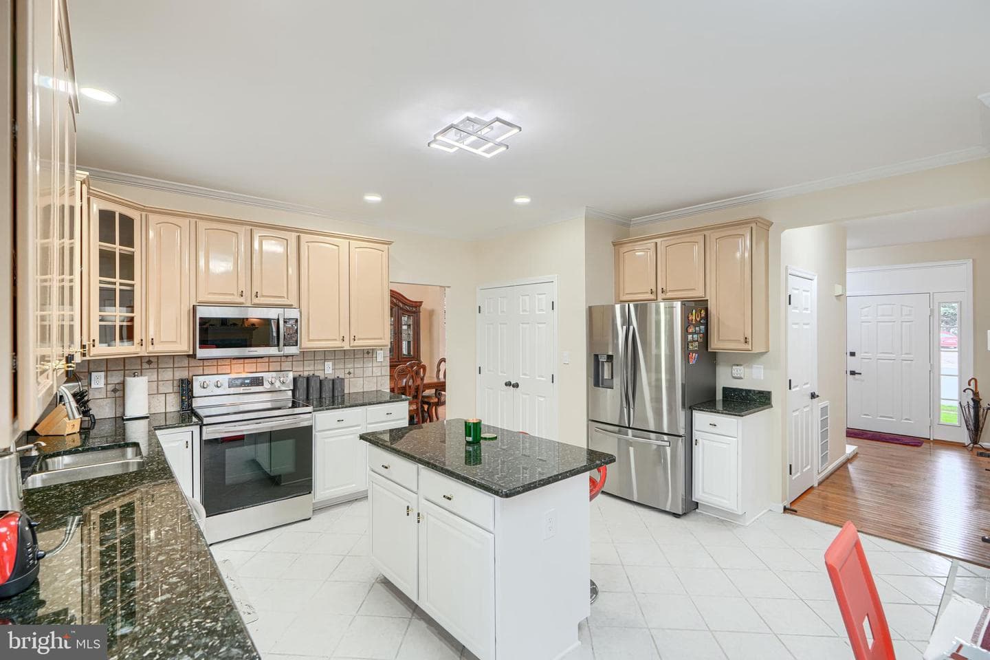 704 Greenglade Court photo 9