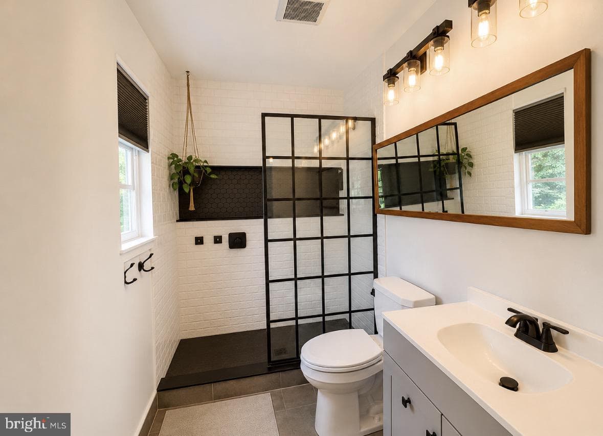 425 Kentmore Terrace photo 10