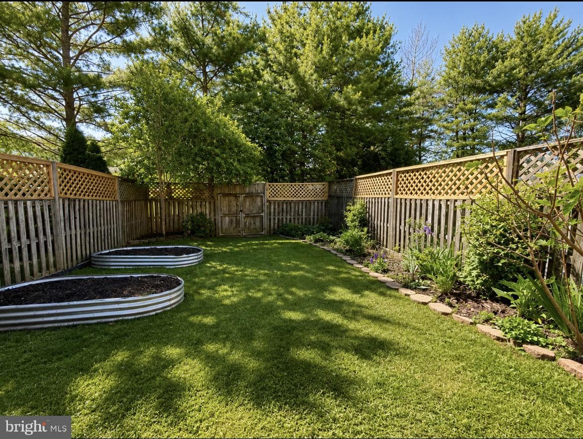 425 Kentmore Terrace photo 17