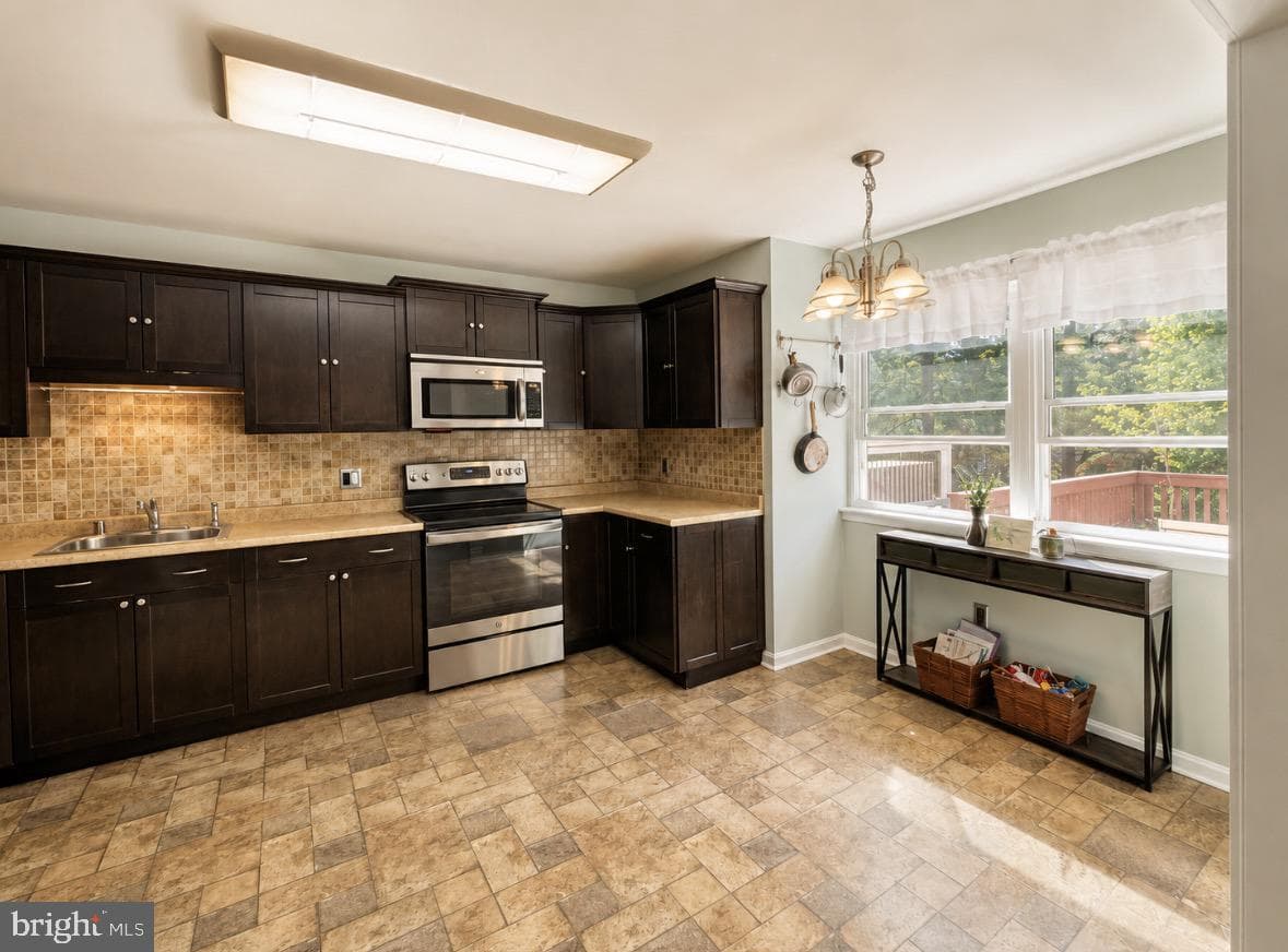425 Kentmore Terrace photo 5