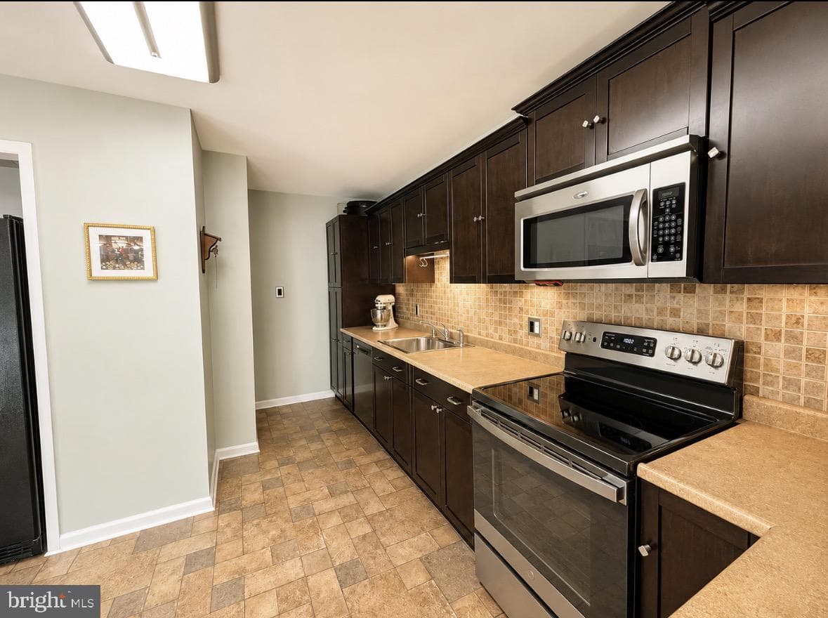 425 Kentmore Terrace photo 6