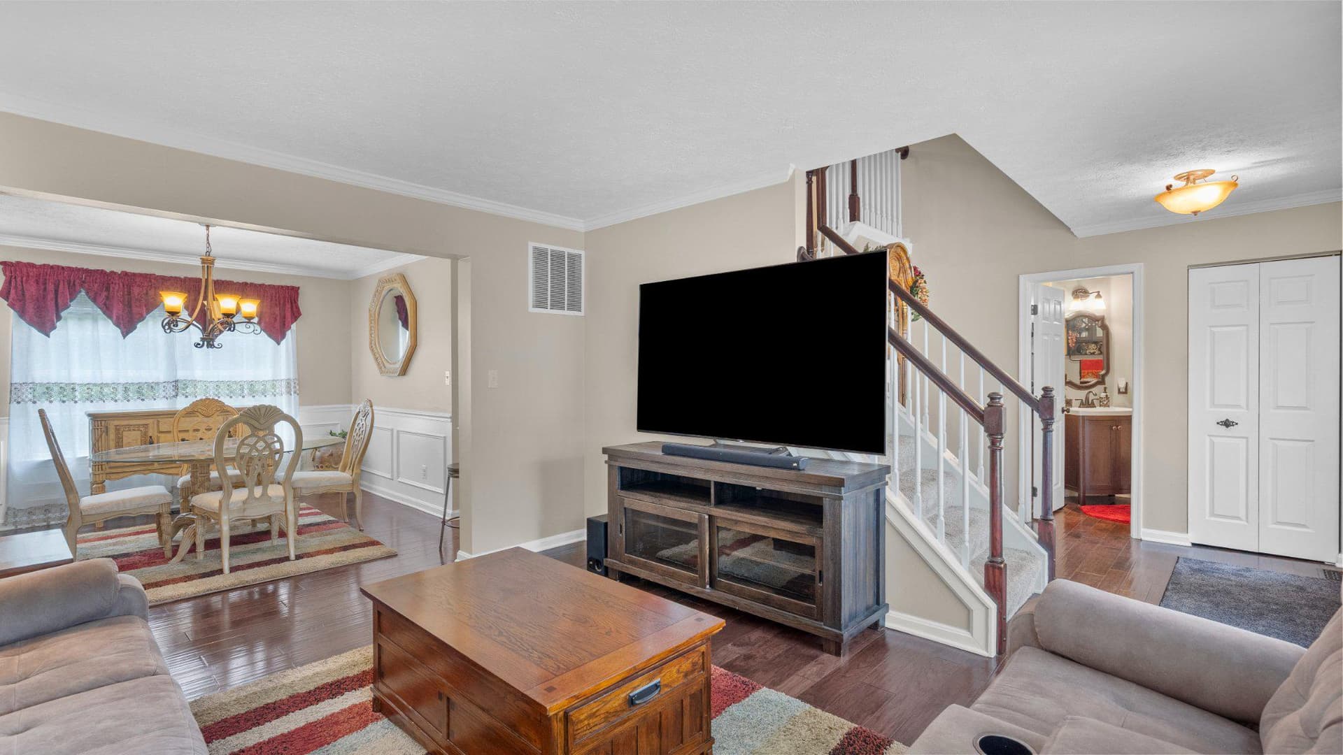 405 Devonshire Court photo 11