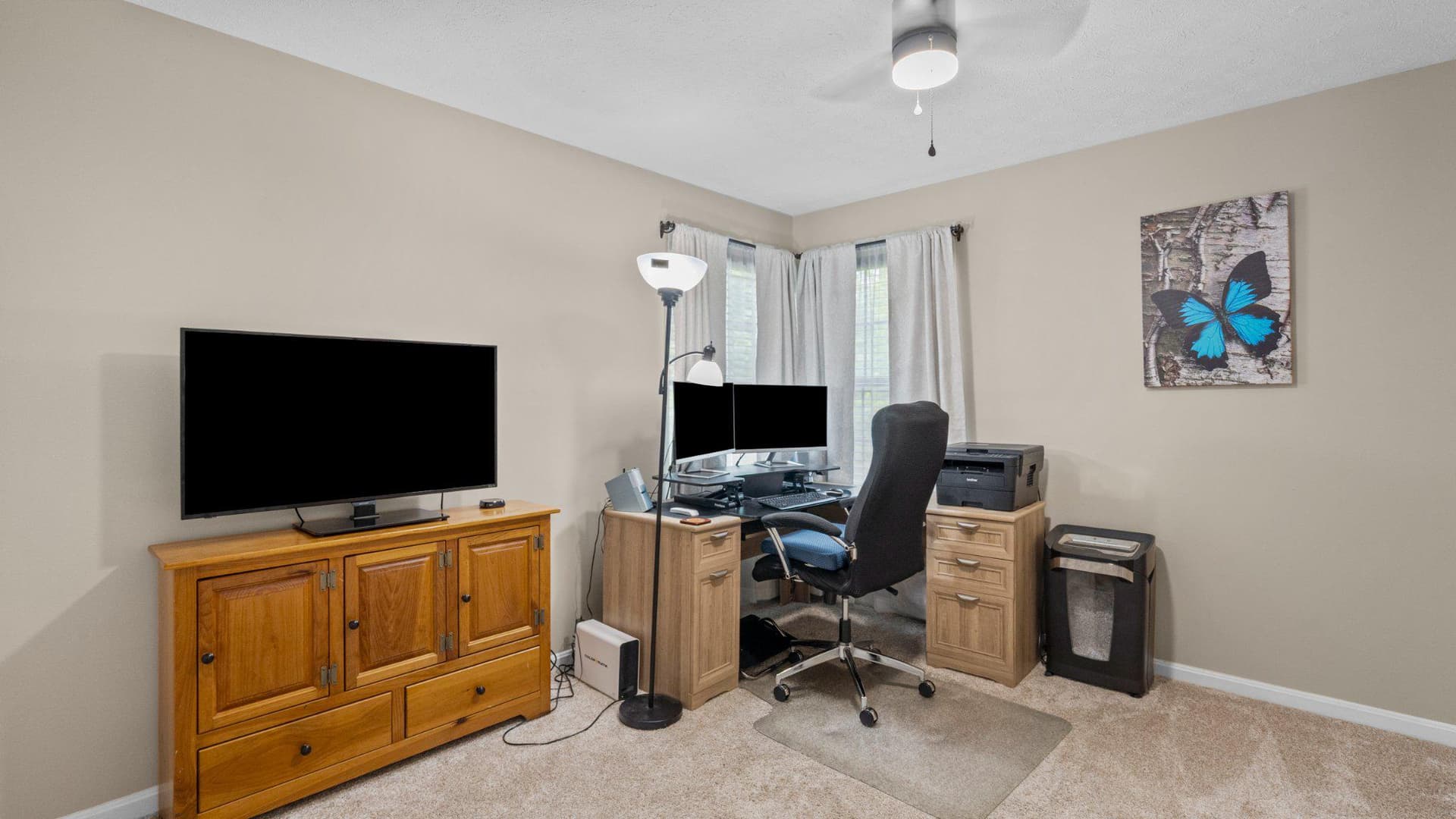 405 Devonshire Court photo 38