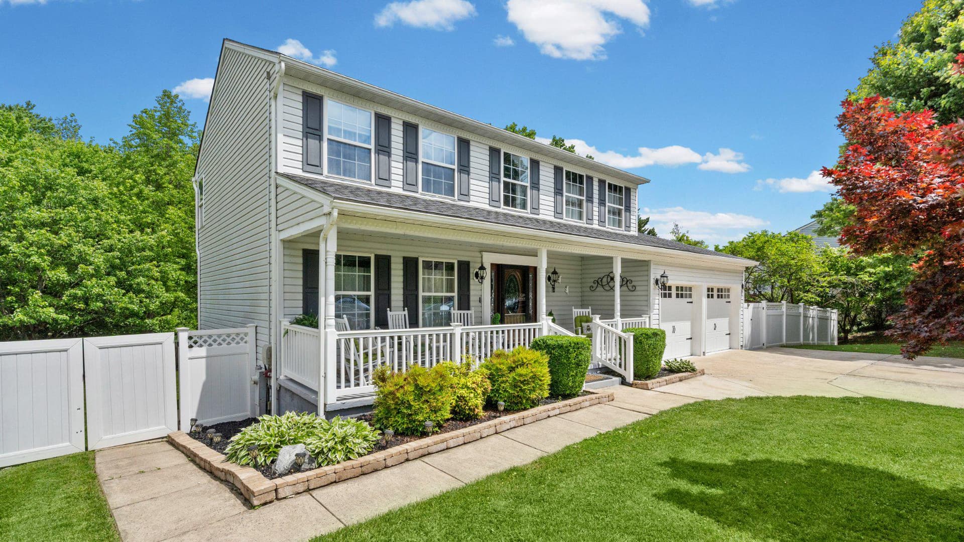 405 Devonshire Court photo 4