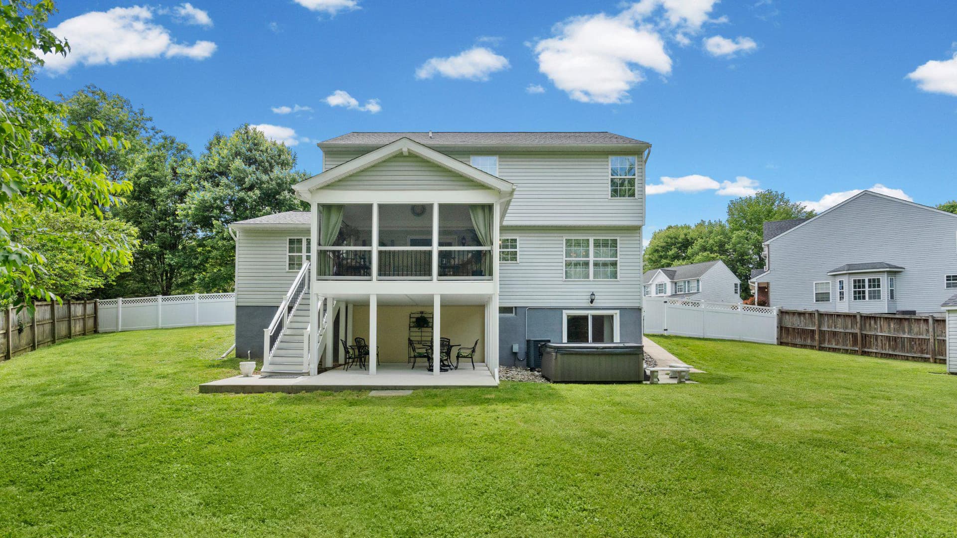 405 Devonshire Court photo 49