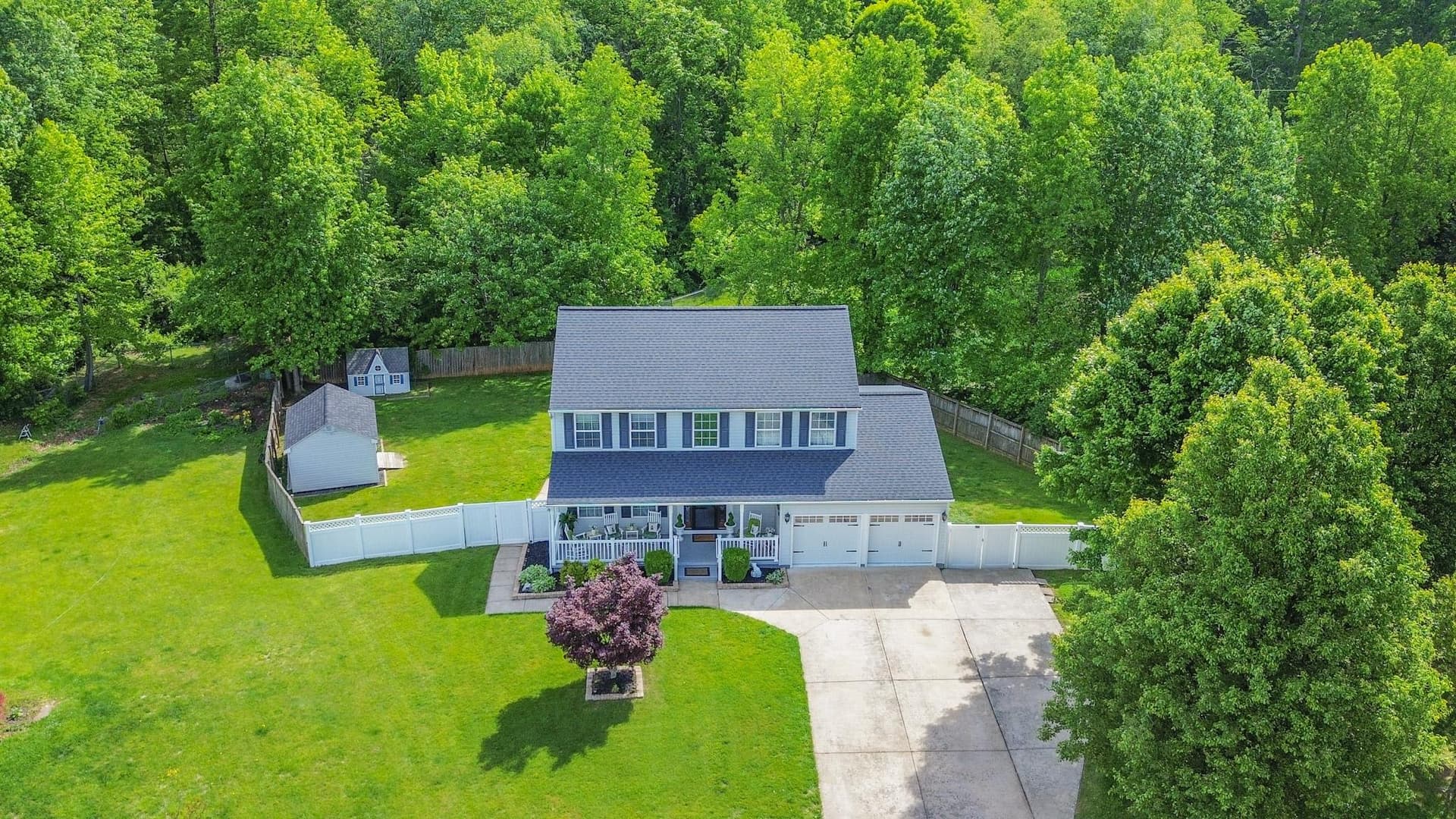 405 Devonshire Court photo 54