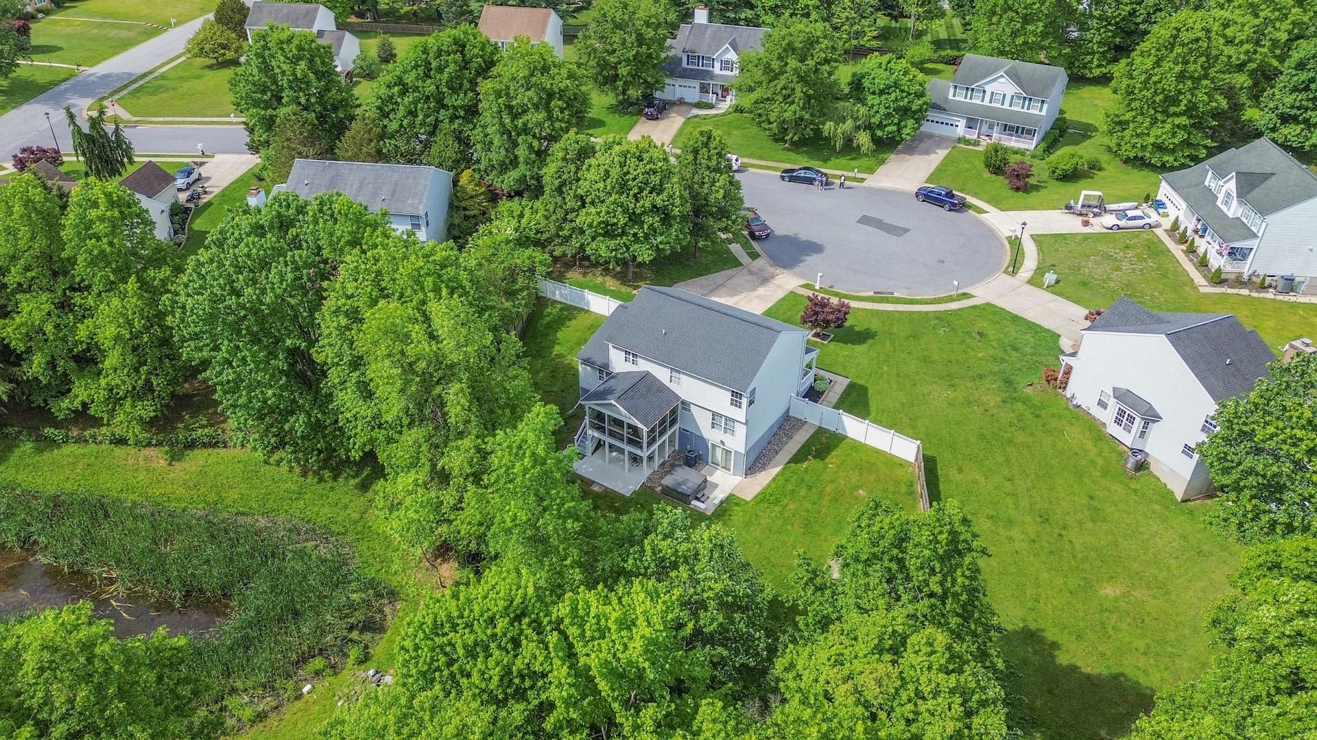 405 Devonshire Court photo 55