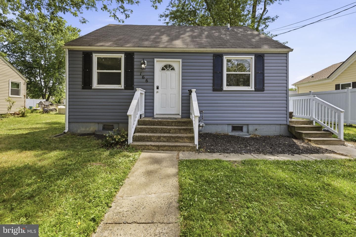 166 Bannister Ave photo 3