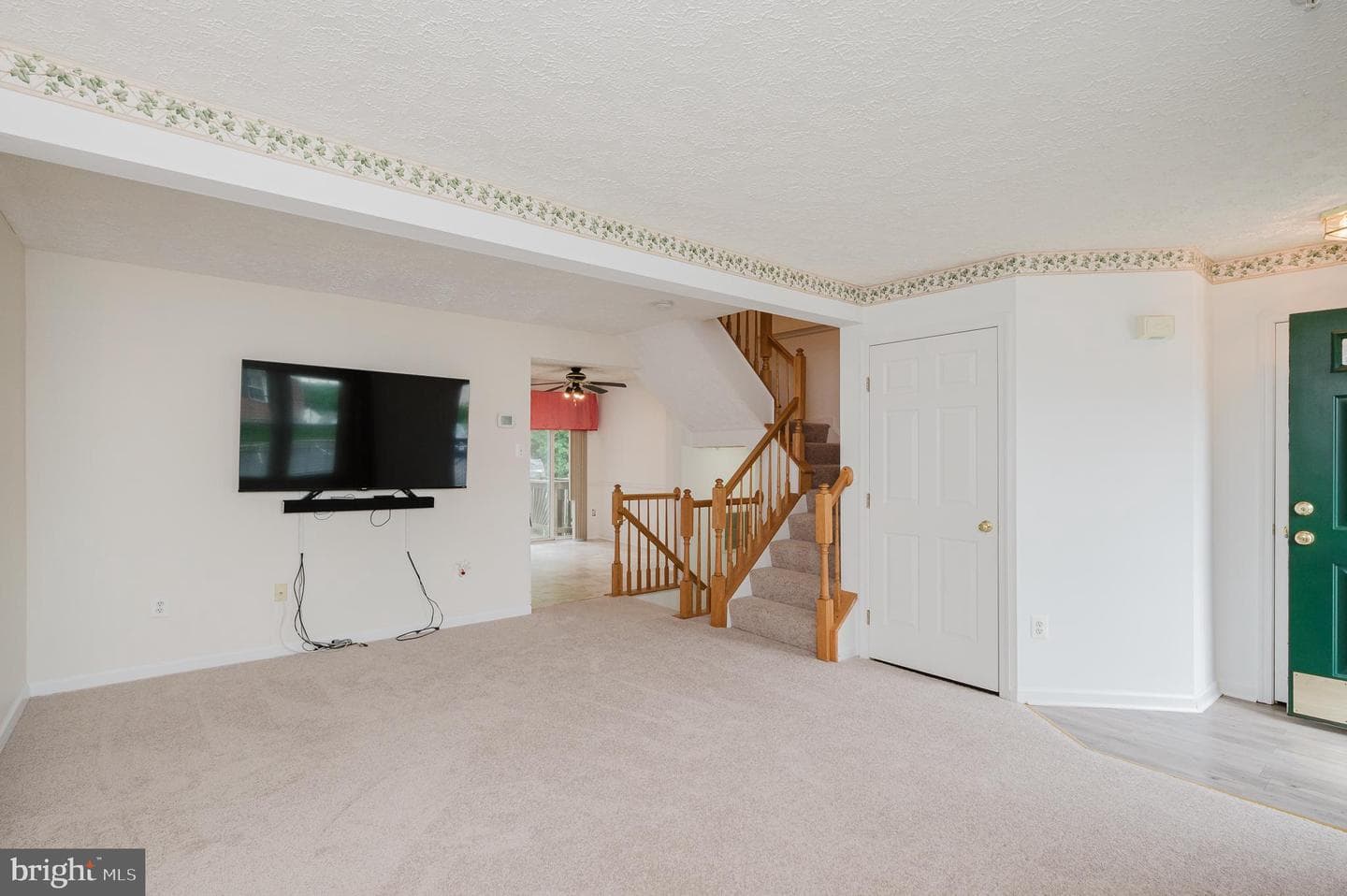 556 Macintosh Circle photo 4