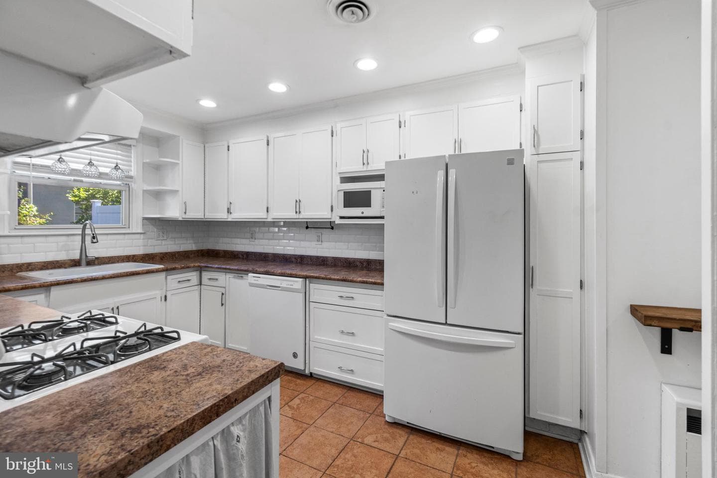 229 S Rogers Street photo 13