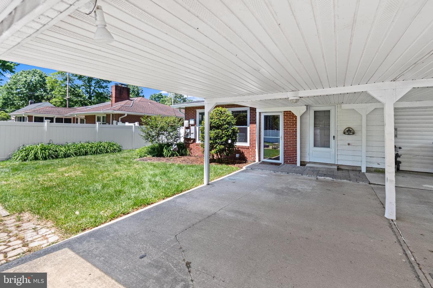229 S Rogers Street photo 38