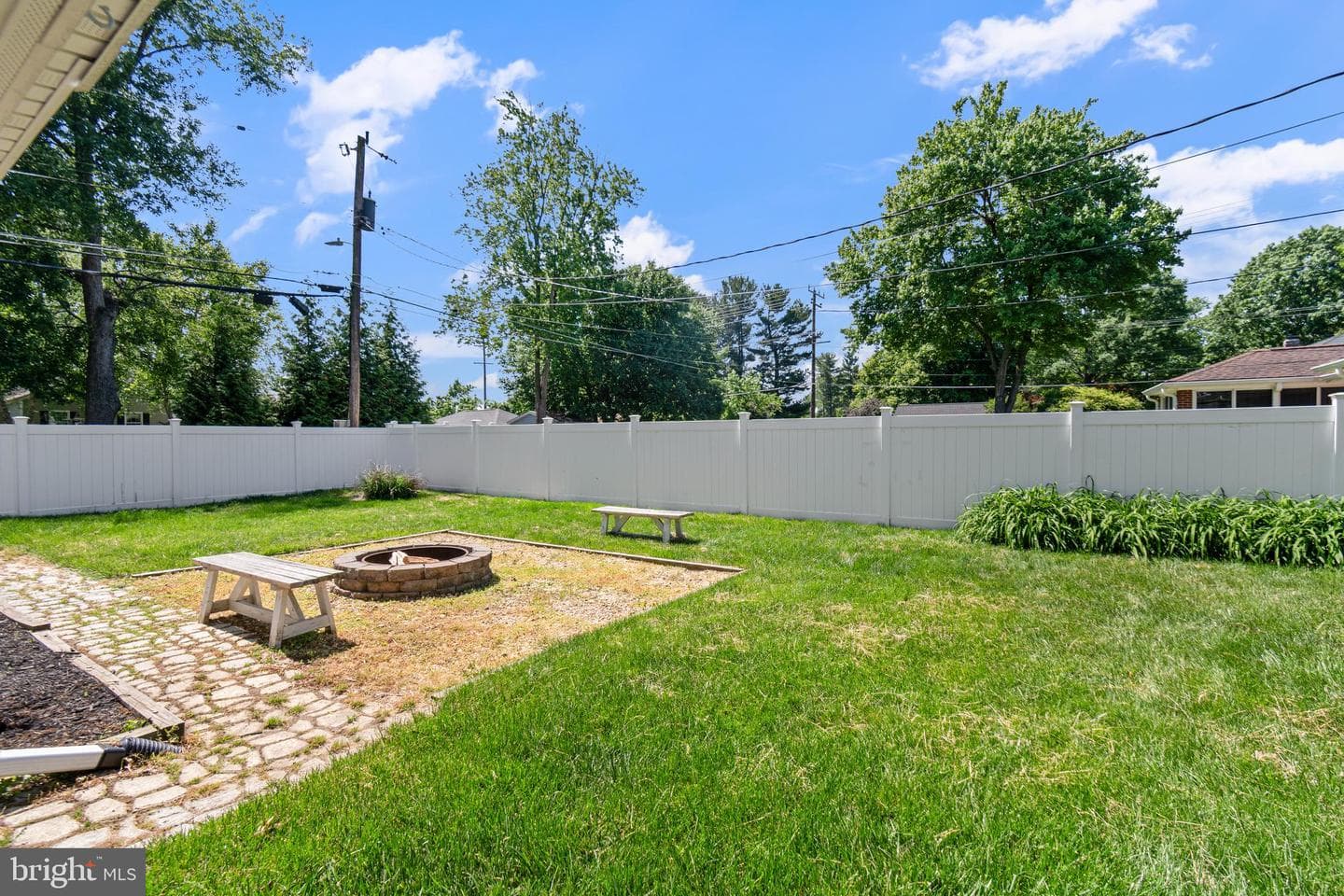 229 S Rogers Street photo 42