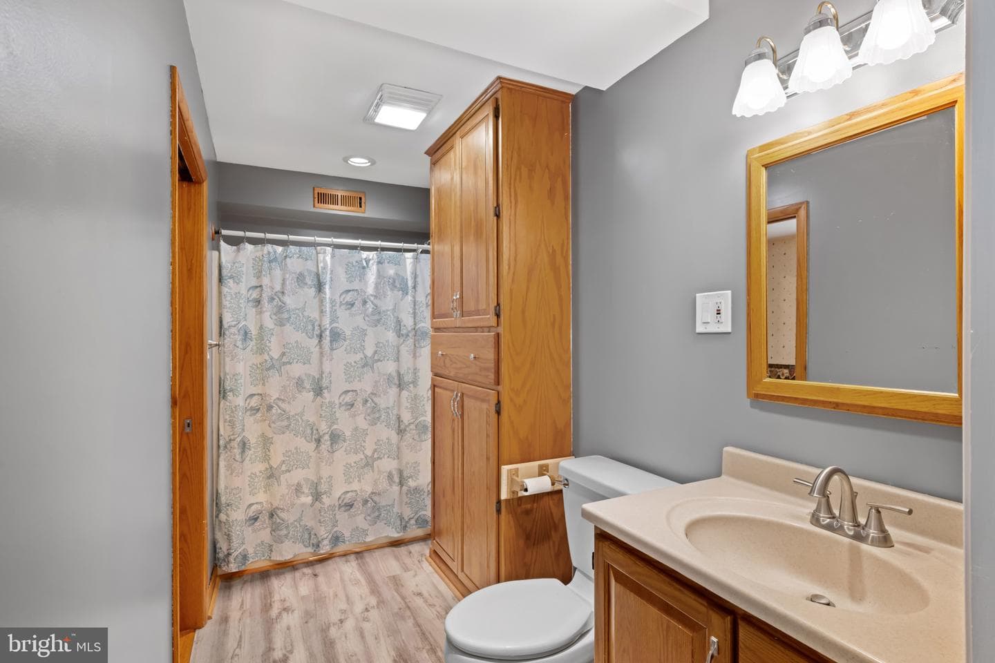 817 Giles Street photo 15