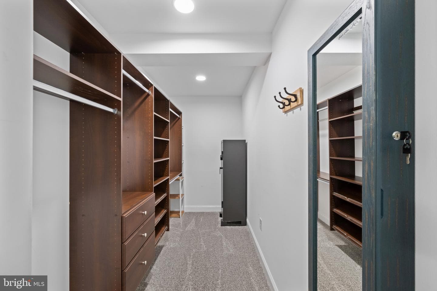 817 Giles Street photo 19