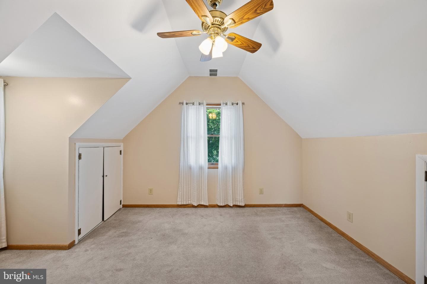 817 Giles Street photo 26