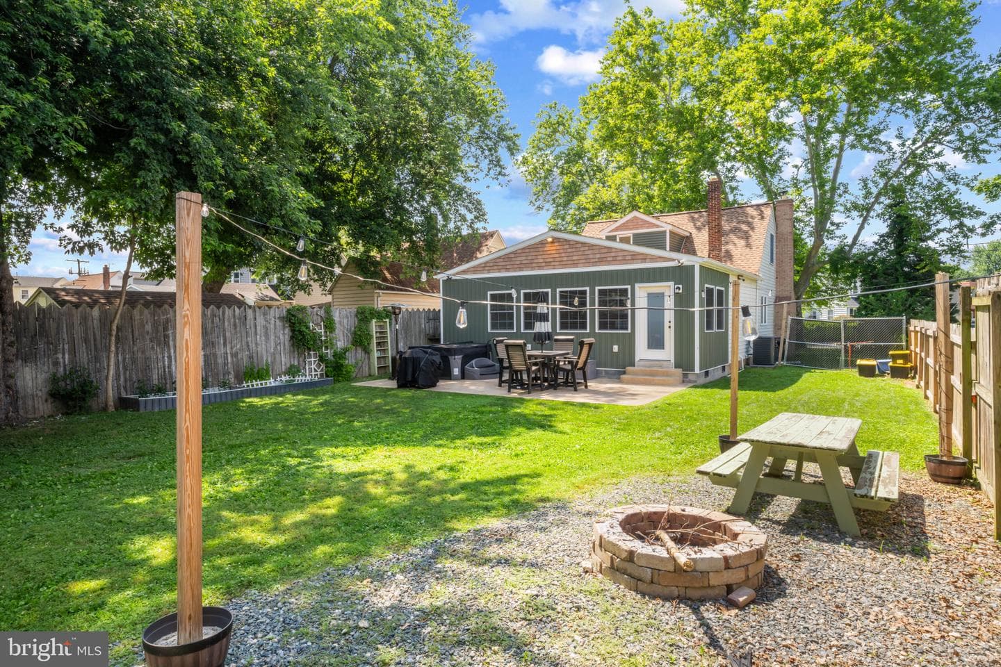 817 Giles Street photo 3