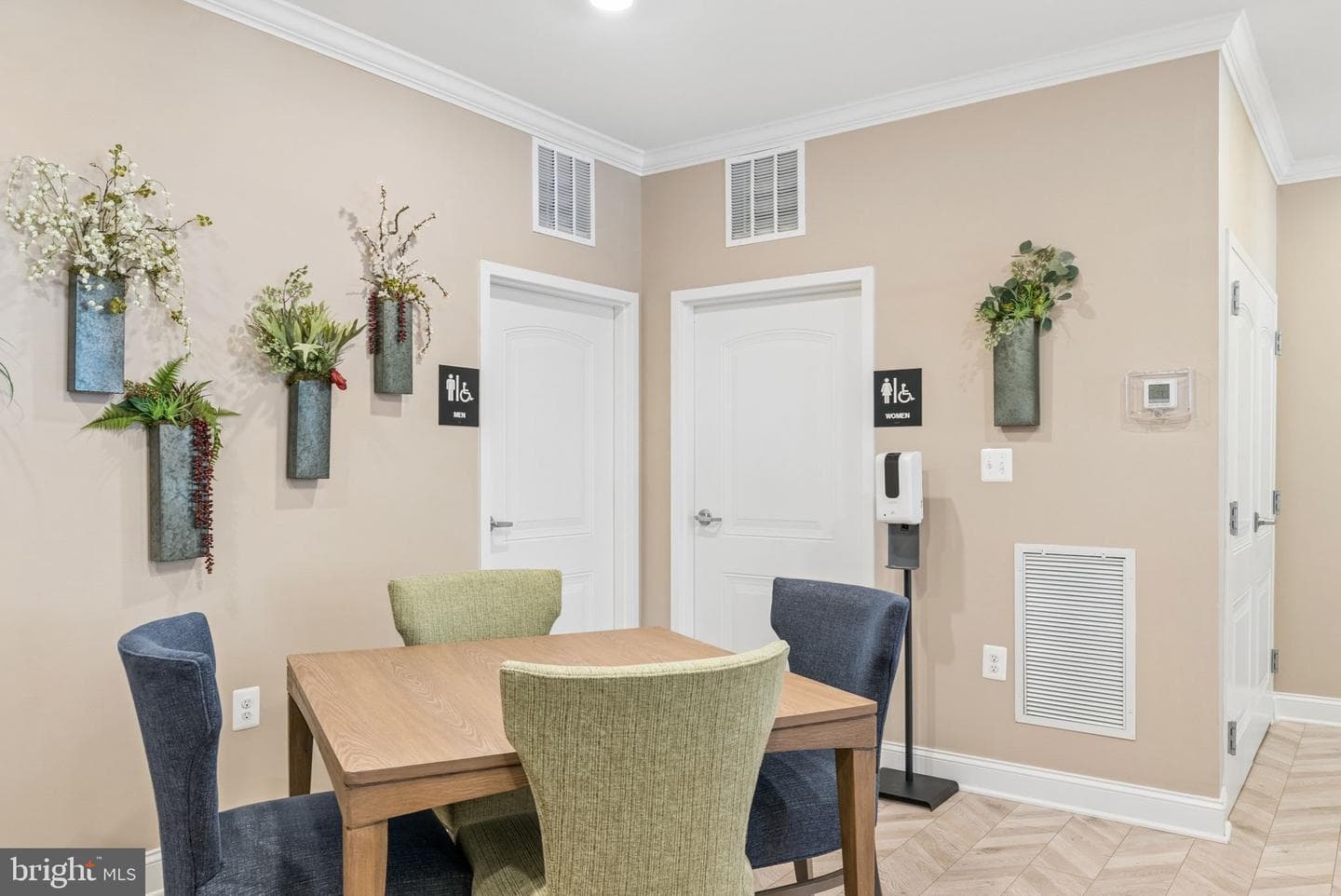 261 Beckenham Circle #402 photo 39