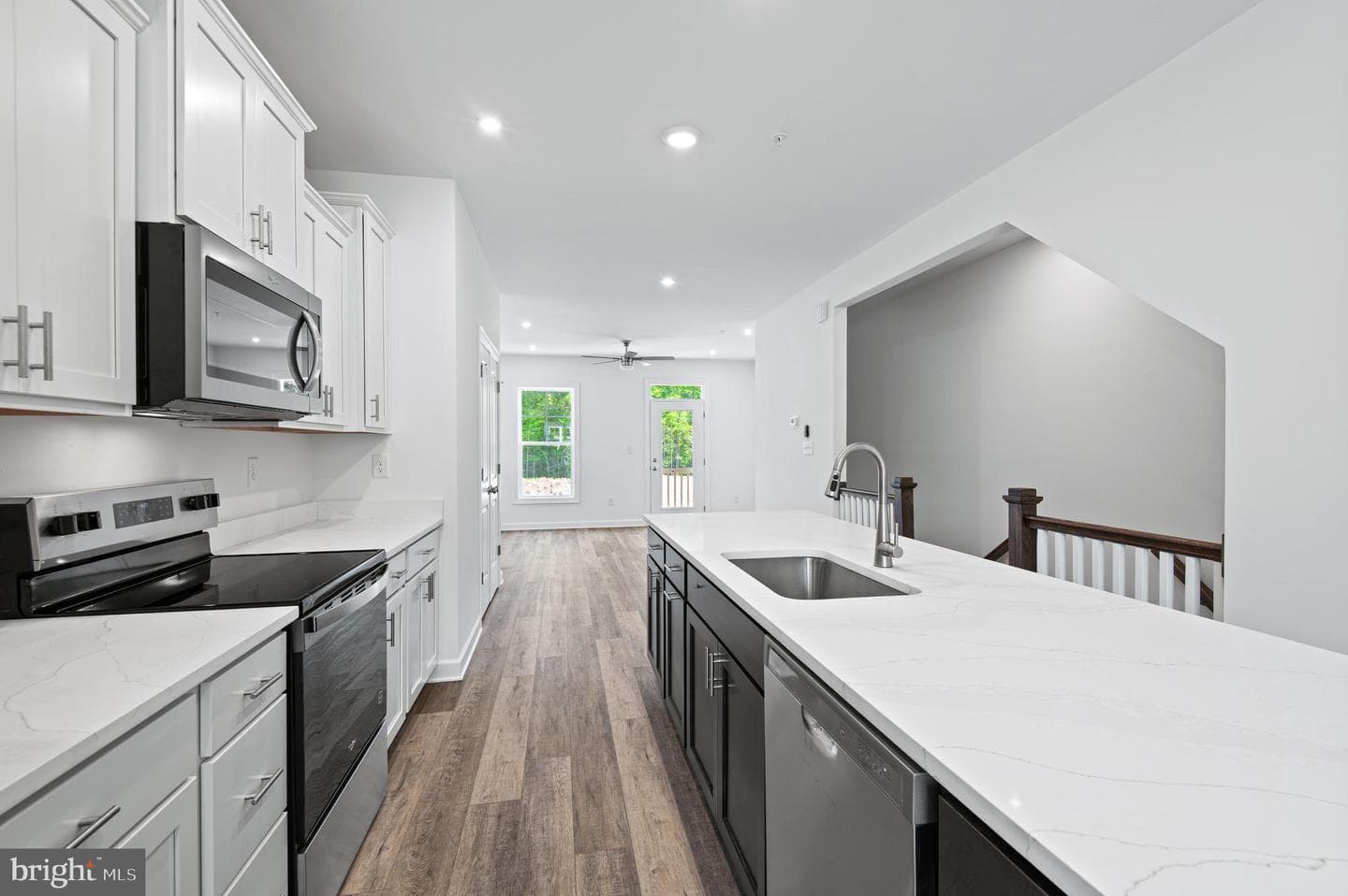 760 Bur Oak Court photo 10