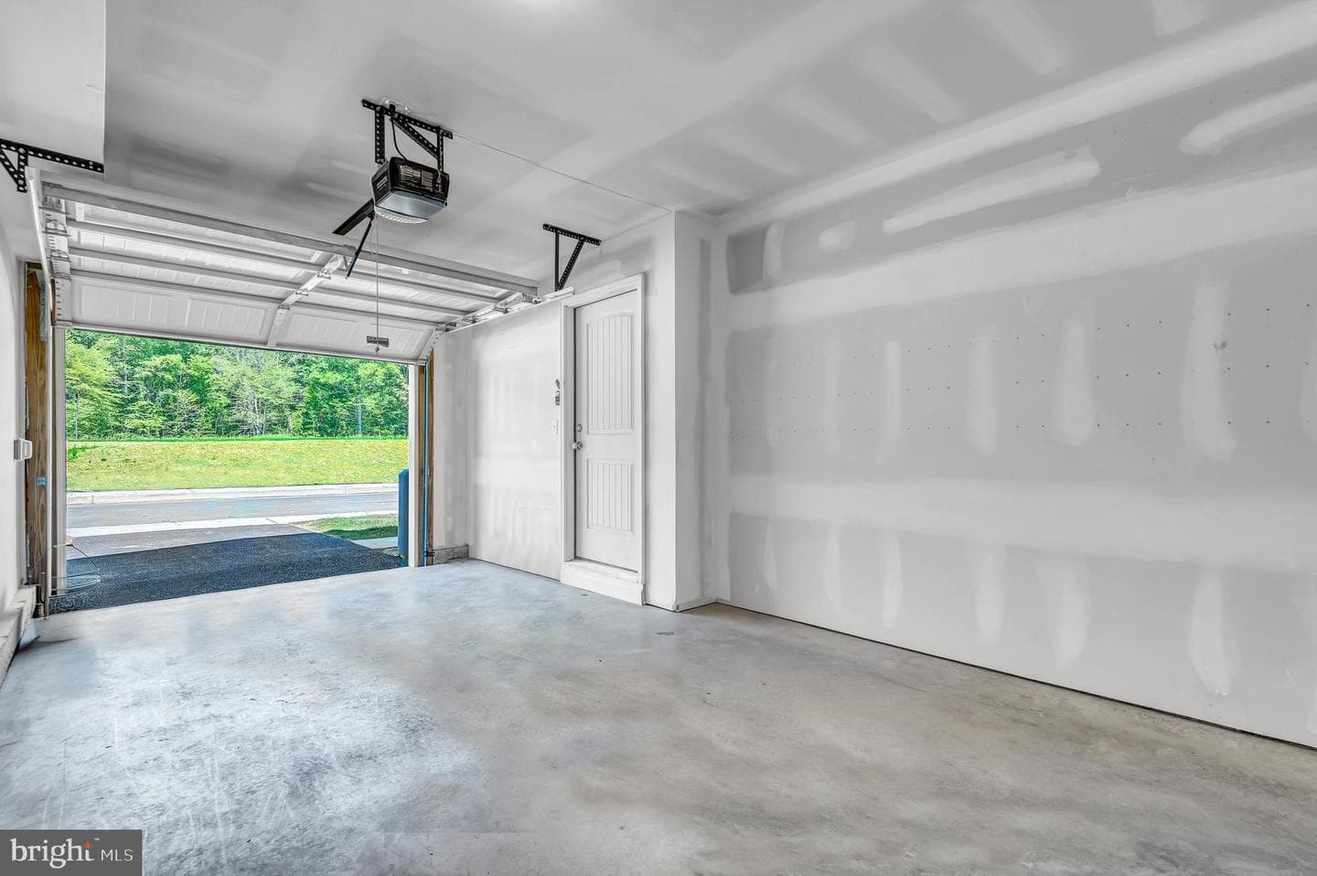 716 Bur Oak Court photo 22