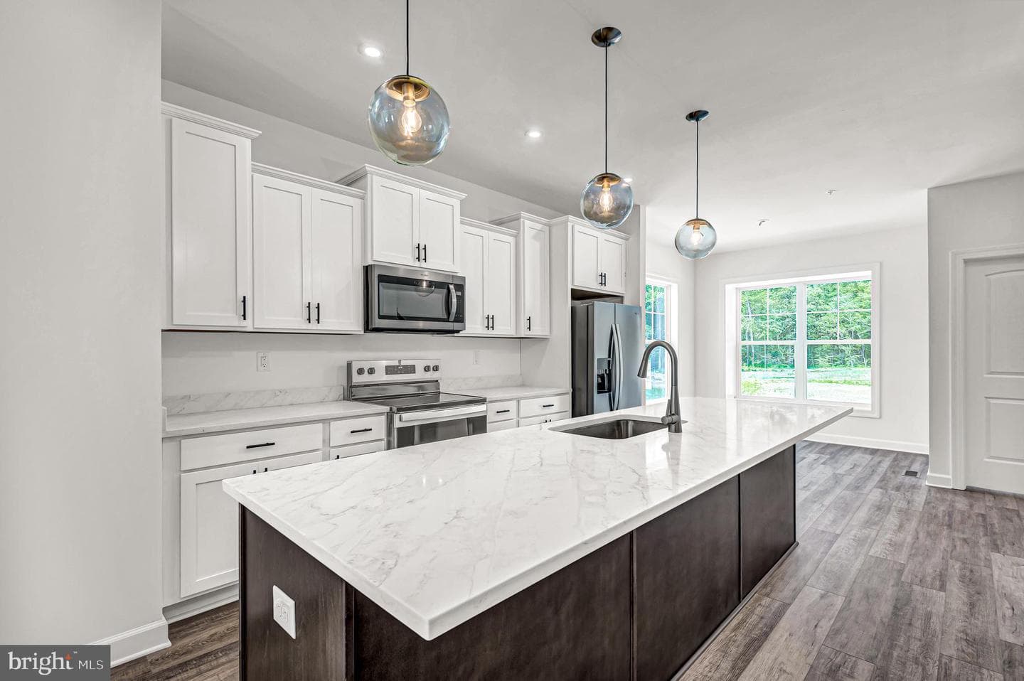 720 Bur Oak Court photo 4