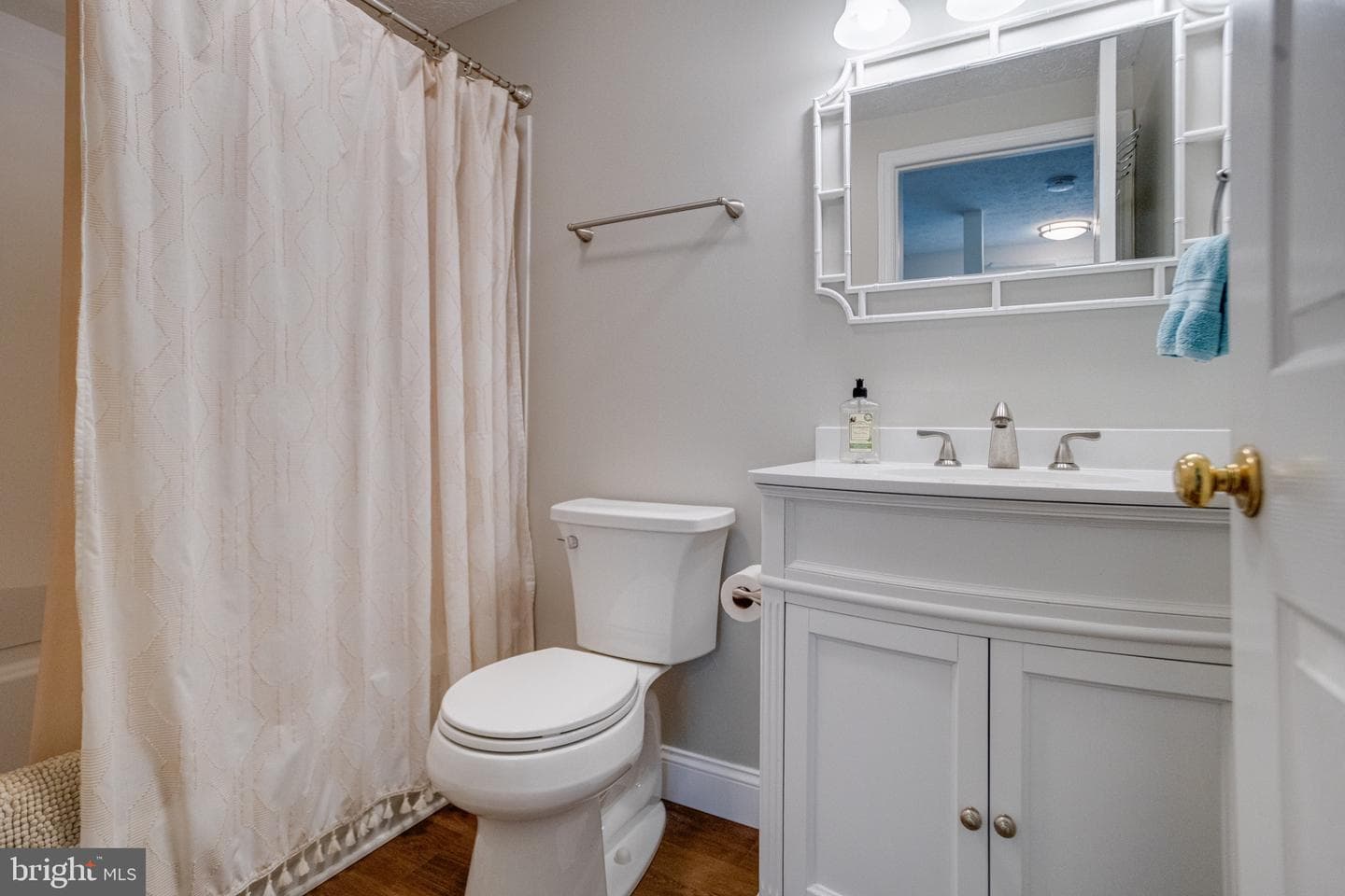 1826 Chester Way photo 35
