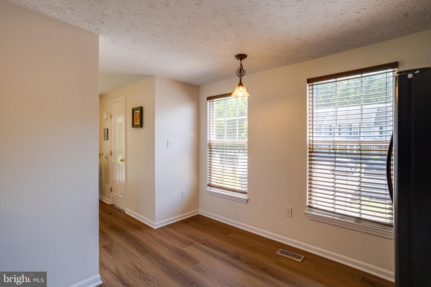1826 Chester Way photo 9