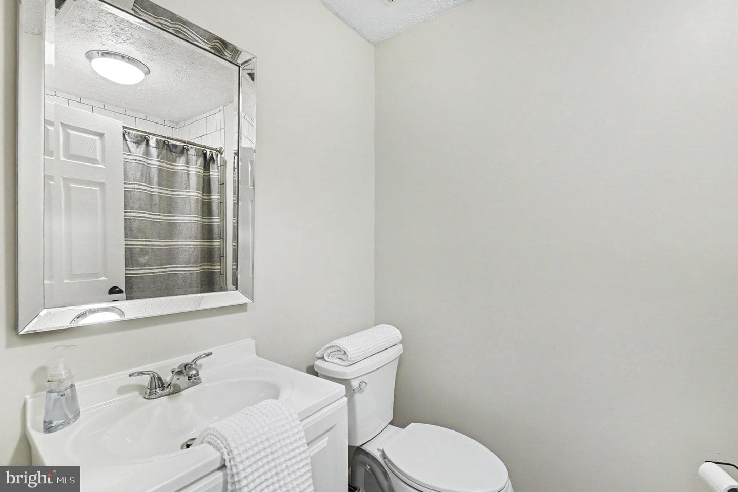 1004 Markham Court photo 15