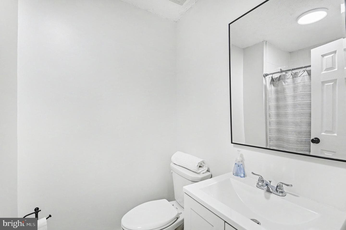 1004 Markham Court photo 19