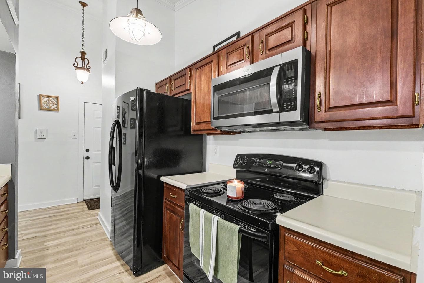 1004 Markham Court photo 7
