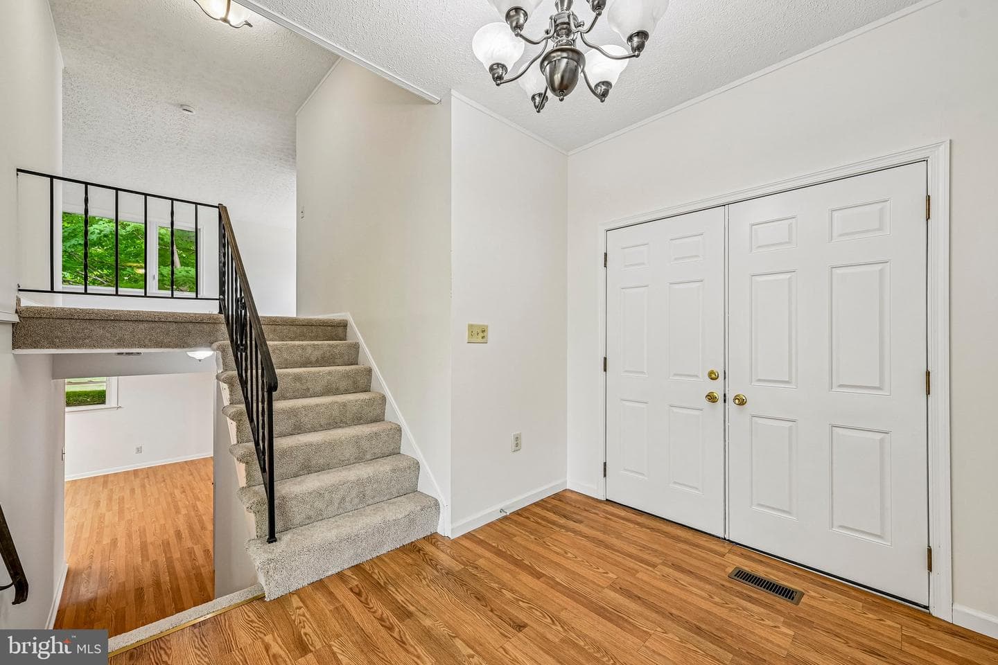 513 Normandy Lane photo 3